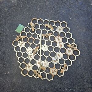Honeycomb and Bee Sundial NWT